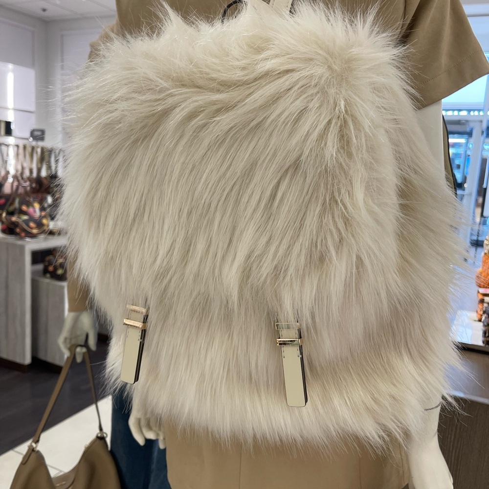 MICHAEL KORS Quinn Medium Flap Faux Fur Backpack
Natural 
NWT 

Live Style - Picture 6 of 16